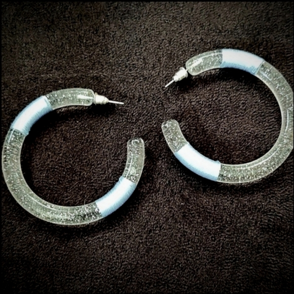 Bundle Set of 2 NEW Pairs of Hoop Earrings, Acrylic/Lucite - Picture 12 of 13